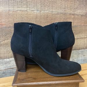 Old Navy Black Suede Like Booties